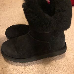 Women’s size 8 black bailey button Uggs